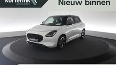 Wit Nieuw 2025 Suzuki Swift Style Hatchback | € 27.195 (Eerlijke prijs)