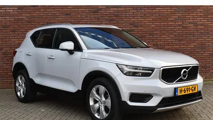 Grijs Occasion 2020 Volvo XC40 Momentum SUV | € 27.900 (Eerlijke prijs)