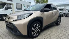 Goud Gebruikt 2023 Toyota Aygo Pulse Hatchback | € 19.245 (Eerlijke prijs)