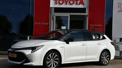 Wit Gebruikt 2021 Toyota Corolla Executive Stationwagen | € 26.499 (Eerlijke prijs)