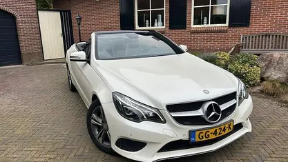 Wit (metallic) Gebruikt 2015 Mercedes E200 Prestige Cabriolet | € 19.999 (Eerlijke prijs)