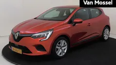 Rood Gebruikt 2022 Renault Clio V Zen Hatchback | € 15.735 (Eerlijke prijs)