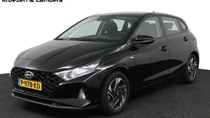 Zwart (metallic) Occasion 2022 Hyundai i20 Comfort Hatchback | € 17.950 (Eerlijke prijs)