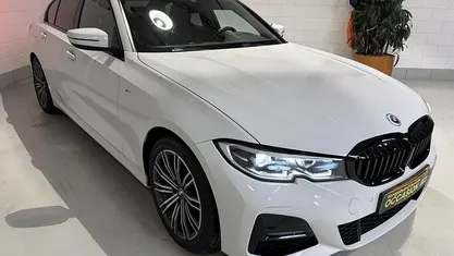 Wit Occasion 2023 BMW 318 M Sport Sedan | € 34.850 (Eerlijke prijs)
