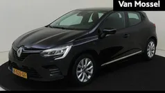 Zwart Gebruikt 2020 Renault Clio V Zen Hatchback | € 10.240 (Eerlijke prijs)