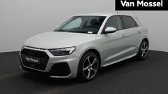 Zilver, metallic lak Gebruikt 2024 Audi A1 Sportback S-Line Hatchback | € 31.900 (Eerlijke prijs)
