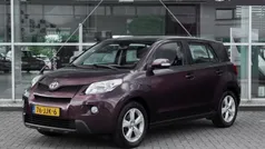 Paars, metallic lak Gebruikt 2009 Toyota Urban Cruiser SUV | € 8.250 (Eerlijke prijs)