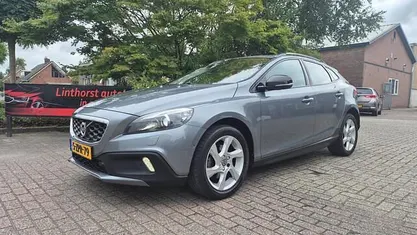 Grijs (metallic) Gebruikt 2015 Volvo V40 Ocean Race Hatchback | € 9.949 (Eerlijke prijs)