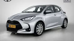 Grijs Gebruikt 2024 Toyota Yaris Hybrid Active Hatchback | € 24.945 (Eerlijke prijs)