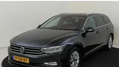 Zwart Gebruikt 2022 VW Passat Pro Stationwagen | € 29.450 (Eerlijke prijs)