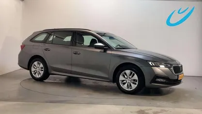 Grijs Occasion 2022 Skoda Octavia Business Line Stationwagen | € 22.400 (Goede deal)