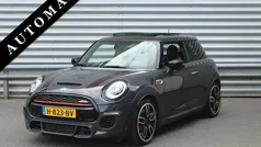Grijs, metallic lak Gebruikt 2020 Mini John Cooper Works Chili Hatchback | € 30.950 (Eerlijke prijs)