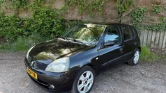 Zwart Gebruikt 2006 Renault Clio II Hatchback | € 995 (Eerlijke prijs)