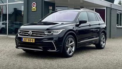 Zwart Gebruikt 2021 VW Tiguan R-line SUV | € 33.950 (Eerlijke prijs)