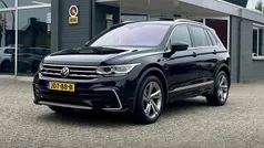 Zwart Gebruikt 2021 VW Tiguan R-line SUV | € 33.950 (Eerlijke prijs)