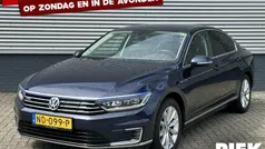 Blauw Gebruikt 2016 VW Passat Highline Sedan | € 10.999 (Eerlijke prijs)