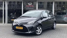 Grijs Gebruikt 2015 Toyota Yaris Hybrid Plus Hatchback | € 13.900 (Eerlijke prijs)