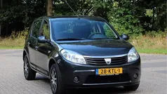Grijs Gebruikt 2010 Dacia Sandero Lauréate Hatchback | € 1.999 (Eerlijke prijs)
