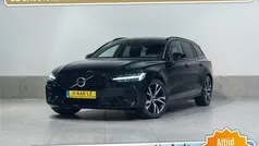 Gebruikt 2022 Volvo V60 R-Design Stationwagen | € 39.450 (Eerlijke prijs)