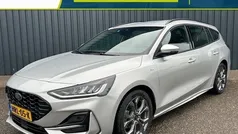 Grijs Gebruikt 2023 Ford Focus ST-Line Stationwagen | € 24.940 (Goede deal)