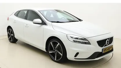 Wit Occasion 2017 Volvo V40 Business Edition Hatchback | € 14.900 (Eerlijke prijs)