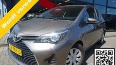 Grijs Gebruikt 2016 Toyota Yaris Hatchback | € 9.845 (Eerlijke prijs)