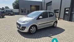 Grijs, metallic lak Gebruikt 2012 Peugeot 107 Active Top Hatchback | € 3.750 (Eerlijke prijs)
