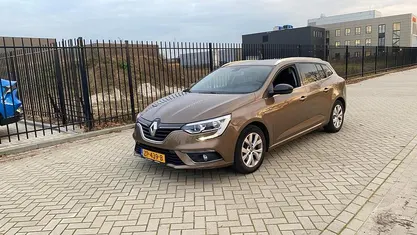 Brown cappuccino (tecnl) Gebruikt 2018 Renault Mégane GrandTour LIMITED Stationwagen | € 10.450 (Eerlijke prijs)