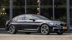 Zwart, metallic lak Gebruikt 2021 BMW M550 Executive Sedan | € 49.950 (Eerlijke prijs)
