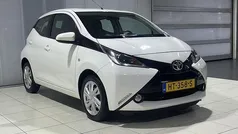 Wit Gebruikt 2016 Toyota Aygo X-play Hatchback | € 7.900 (Eerlijke prijs)