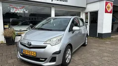 Grijs Gebruikt 2011 Toyota Verso-S MPV | € 10.750 (Eerlijke prijs)