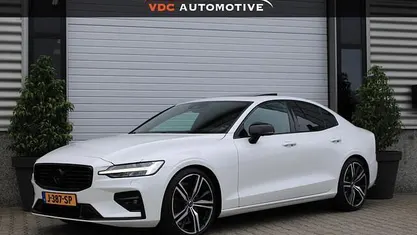 Gebruikt 2019 Volvo S60 R-Design Sedan | € 25.950 (Eerlijke prijs)
