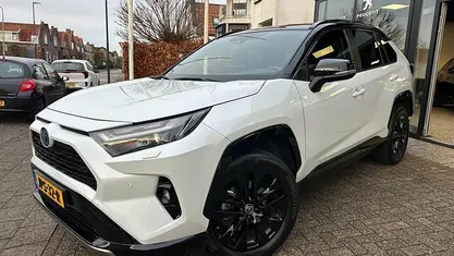 Gebruikt 2024 Toyota RAV4 Executive SUV | € 45.950 (Eerlijke prijs)
