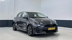 Grijs Gebruikt 2021 Toyota Yaris Hybrid Active Hatchback | € 18.449 (Eerlijke prijs)