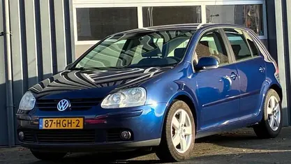 Blauw Gebruikt 2008 VW Golf VI Trendline Hatchback | € 4.750 (Eerlijke prijs)