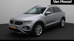 Grijs Gebruikt 2024 VW T-Roc Life SUV | € 27.900 (Eerlijke prijs)