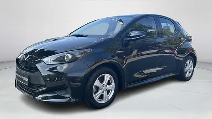 Zwart Occasion 2021 Toyota Yaris Hybrid Active Hatchback | € 19.949 (Eerlijke prijs)