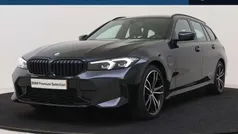 Zwart Gebruikt 2023 BMW 320e Executive Stationwagen | € 40.950 (Eerlijke prijs)