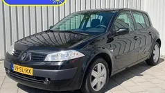 Zwart Gebruikt 2006 Renault Mégane II Dynamique Hatchback | € 1.445 (Goede deal)