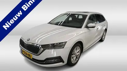 Wit Gebruikt 2022 Skoda Octavia Business Line Stationwagen | € 20.895 (Eerlijke prijs)