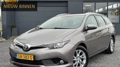 Bruin, metallic lak Gebruikt 2015 Toyota Auris Touring Sports Stationwagen | € 9.449 (Eerlijke prijs)