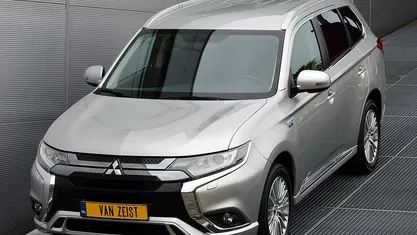 Grijs Gebruikt 2020 Mitsubishi Outlander Plus SUV | € 23.950 (Eerlijke prijs)