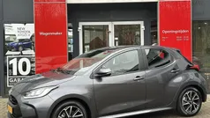 Grijs, metallic lak Gebruikt 2023 Toyota Yaris Hybrid Hatchback | € 21.640 (Eerlijke prijs)