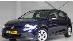 Gebruikt 2021 VW Golf VIII Life Hatchback | € 21.245 (Eerlijke prijs)