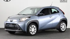 Gebruikt 2025 Toyota Aygo Play Hatchback | € 21.845 (Eerlijke prijs)