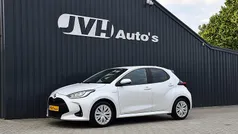 Wit Gebruikt 2021 Toyota Yaris Hybrid Comfort Hatchback | € 17.850 (Eerlijke prijs)