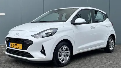 Wit Occasion 2024 Hyundai i10 Comfort Hatchback | € 15.895 (Eerlijke prijs)