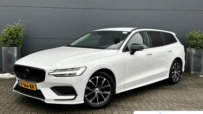 Wit Gebruikt 2020 Volvo V60 Momentum Stationwagen | € 23.895 (Goede deal)