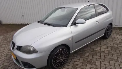 Occasion Seat Ibiza 101 PK (74 kW) 2006 Zilver Hatchback