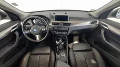 Saphirschwarz metallic (zwart metallic) Gebruikt 2021 BMW X1 Comfort Edition SUV | € 33.895 (Eerlijke prijs)